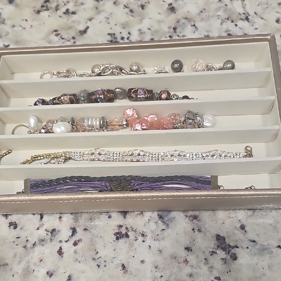 Elegant Jewelry Set with Bracelets and Earrings - Picture 1 of 13